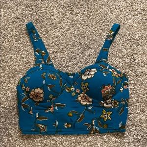 Crop top in blue floral pattern